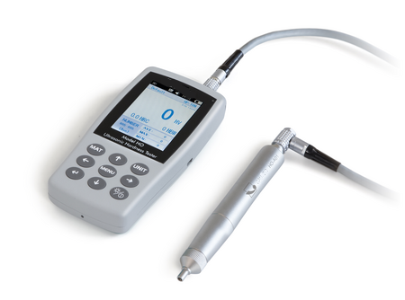 La détermination de la dureté des métaux est d’une importance cruciale dans le traitement et l’utilisation des matériaux métalliques. Pour les mesures mobiles, nous vous proposons un duromètre UCI