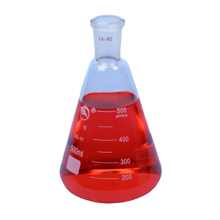 Erlenmeyers de haute qualité en verre borosilicaté pour les laboratoires de chimie et biologie . Etant de forme conique avec une vaste base et un col étroit ou large, qui permet d’agiter les diverses solutions sans risque de renversement.
