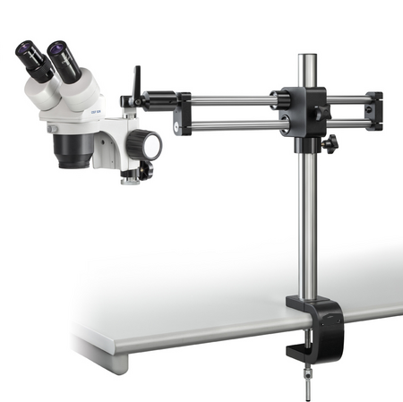 Nos supports universels pour stéréomicroscopes existent en tant que version à pied et en option, avec une pince de table pour le bord de table ou pour une fixation centrale à votre bureau ou à votre établi. Selon le modèle, vous pouvez choisir entre un support universel à bras télescopique, à bras articulé ou à double bras à roulement à billes.