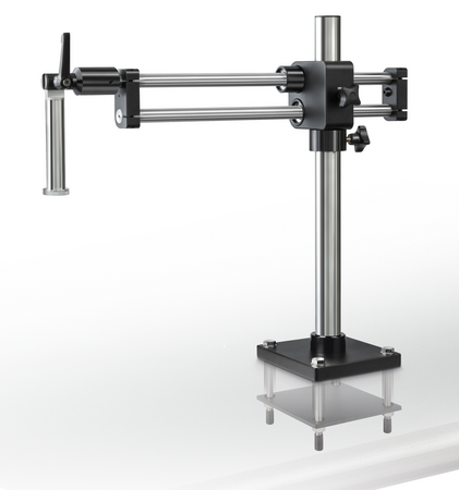 Nos supports universels pour stéréomicroscopes existent en tant que version à pied et en option, avec une pince de table pour le bord de table ou pour une fixation centrale à votre bureau ou à votre établi. Selon le modèle, vous pouvez choisir entre un support universel à bras télescopique, à bras articulé ou à double bras à roulement à billes.