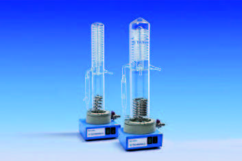Distillateur pour obtenir de l'eau distillée à haute pureté avec dispositif de sécurité (capteur de débit). Production 4 L/h