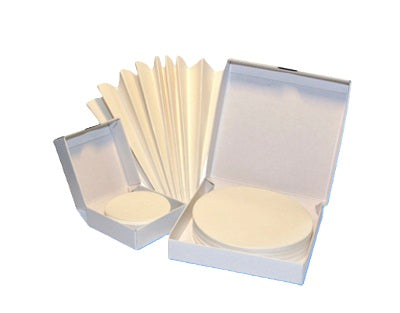 Filtre standard plat ou plissé de diamètre 47mm , 55 mm à 330 mm .Pour des applications variées dans l'industrie pharmaceutique et agroalimentaire, la santé, l'éducation, la recherche, etc.
