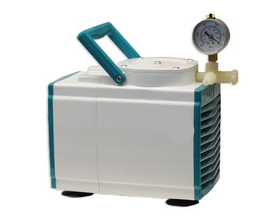 Pompe à vide à membrane chimiquement résistante adaptée aux équipements et rampes de filtration, évaporateurs rotatifs, étuves à vide, etc. De petite taille, il dispose d'un vacuomètre, sans huile et sans entretien, ainsi que d'une poignée pour un transport facile.