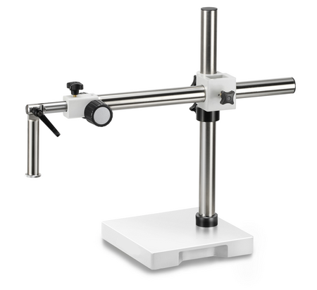 Nos supports universels pour stéréomicroscopes existent en tant que version à pied et en option, avec une pince de table pour le bord de table ou pour une fixation centrale à votre bureau ou à votre établi. Selon le modèle, vous pouvez choisir entre un support universel à bras télescopique, à bras articulé ou à double bras à roulement à billes.